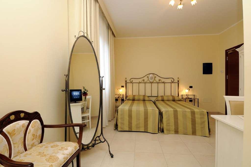 Hotel Villa Fiorita Giulianova Habitación foto