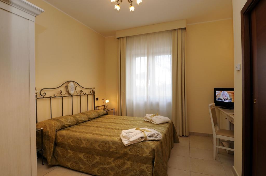 Hotel Villa Fiorita Giulianova Habitación foto