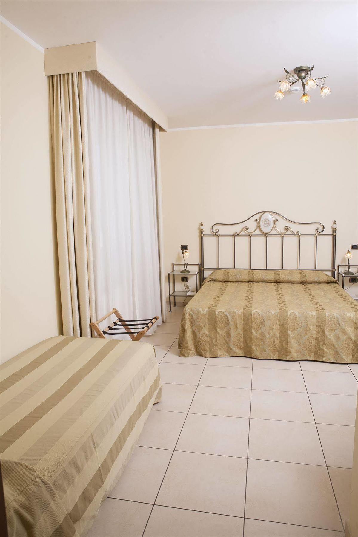 Hotel Villa Fiorita Giulianova Exterior foto